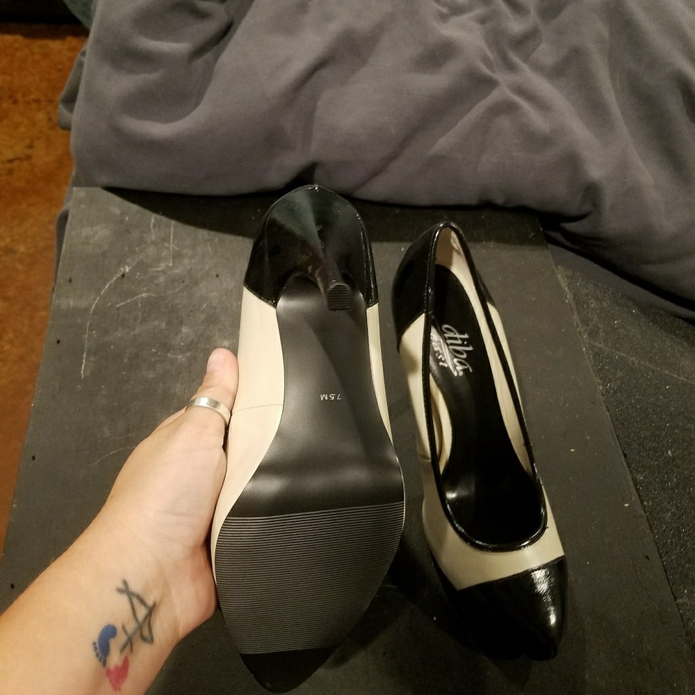 Heels - Picture 3 of 3